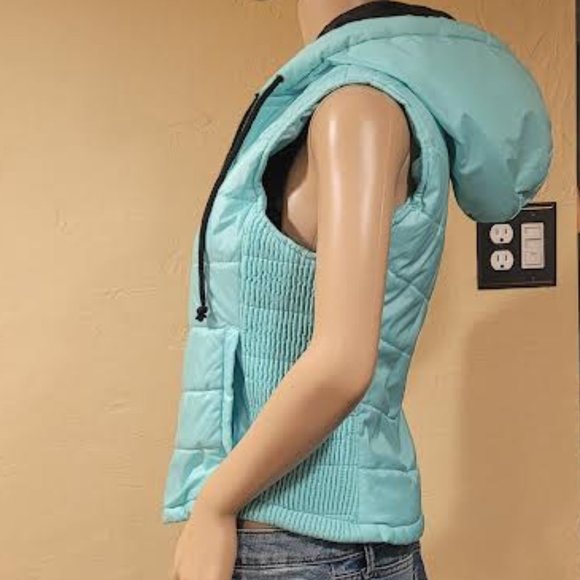 2 items: City Streets puffer vest -sz M & Xersion capri workout pants –sz S - Picture 7 of 13